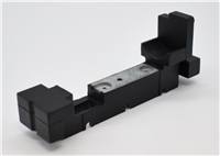 Chassis block (without decoder socket) for Class 08 Branchline model number 32-100.  our old part number 100-004